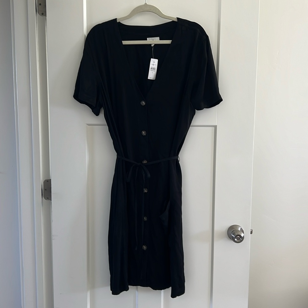 Lou & Grey Black Buttoned Tie Front Midi Dress